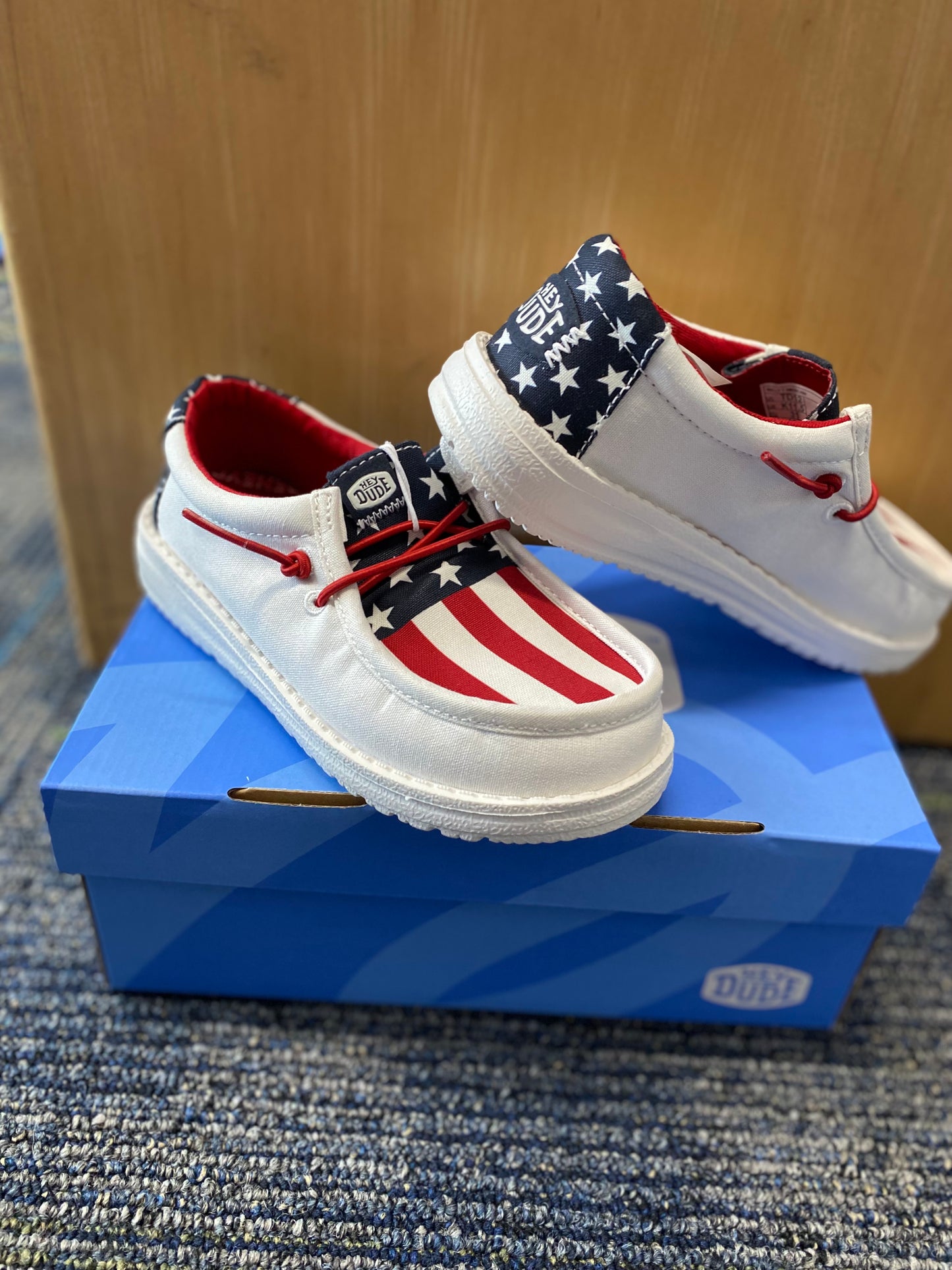 WALLY Y AMERICANA